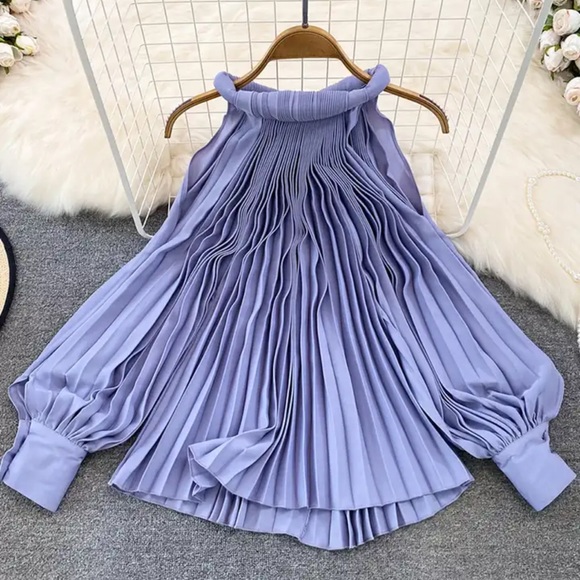 💐 Gorgeous Pleated Rolled Neck Cold Shoulder Top - Picture 7 of 10